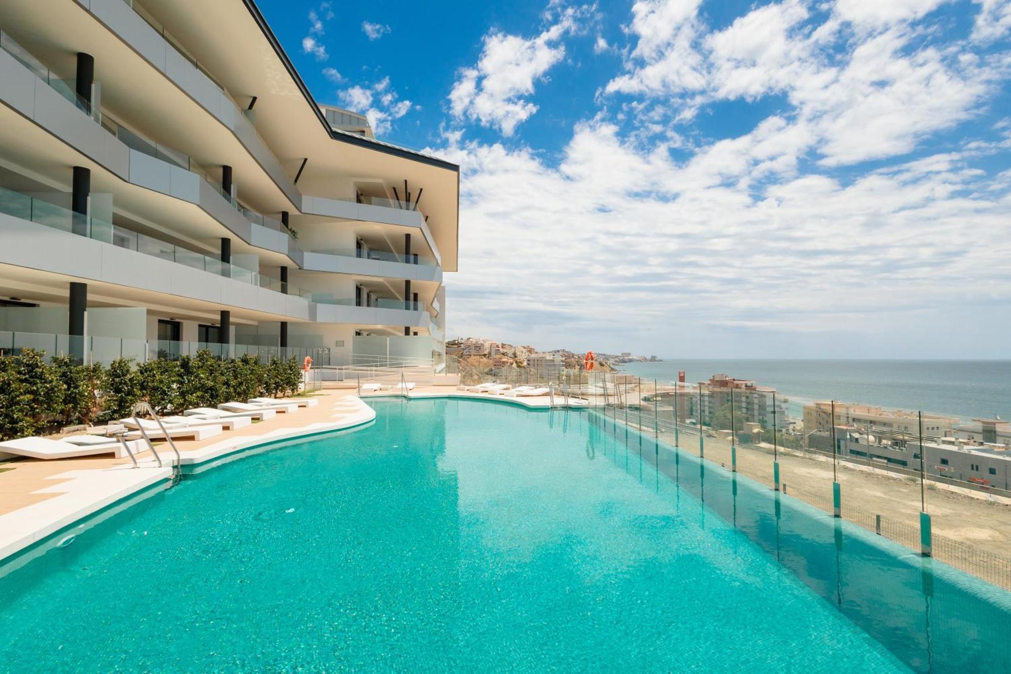 Modern Apartment, With Large Terrace And Panoramic Sea Views, In Fuengirola Malaga Exterior photo